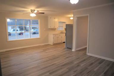 Main picture of 220 Glenwood Trl