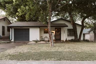 Main picture of 1304 Thornridge Rd
