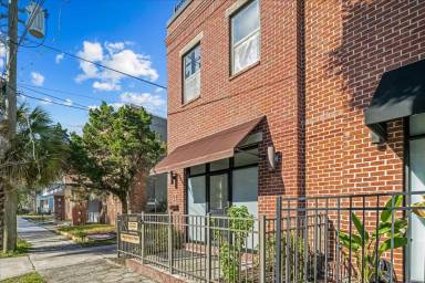 Main picture of 21 W 6th St