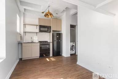 Main picture of 1325 W Wilson Ave Apartments