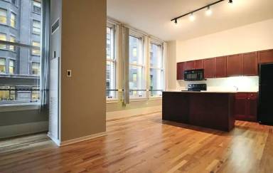 Main picture of 200 S Dearborn St