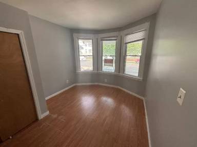 Main picture of 212 Princeton Ave