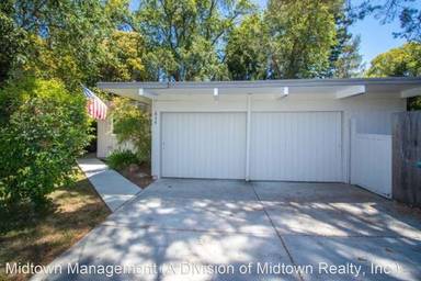 Main picture of 828 Sutter Ave