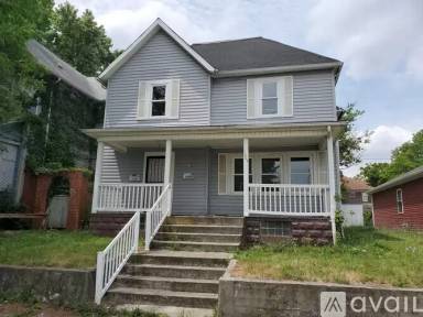 Main picture of 1303 1/2 S Elm St