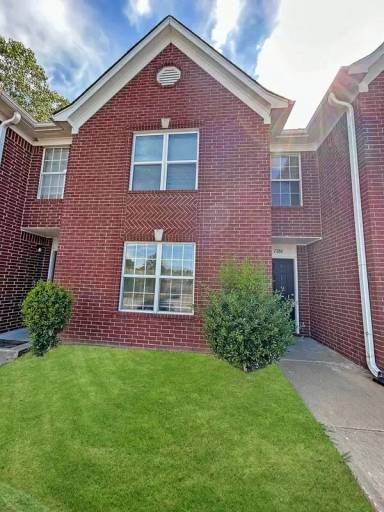 Main picture of 7266 Illinois Central Ave