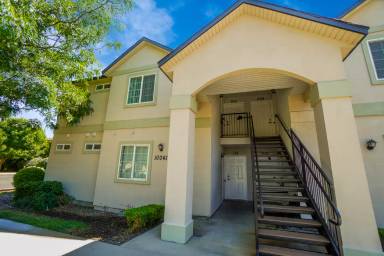Main picture of 10041 W Garverdale Ln