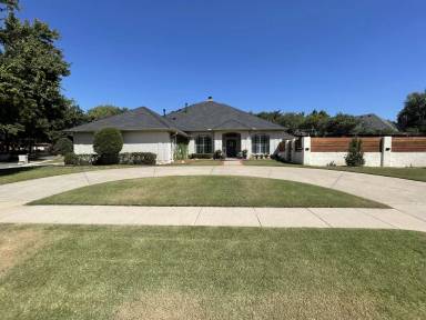 Main picture of 617 Shadow Creek Ct
