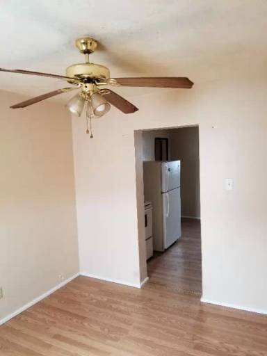 Main picture of 118 1/2 Sinclair Ave