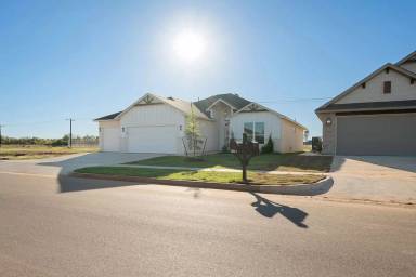 Main picture of 5017 Misty Wood Ln