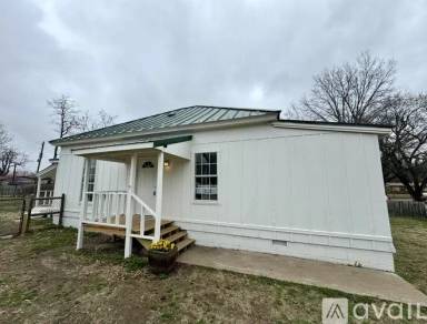 Main picture of 722 W Spring St