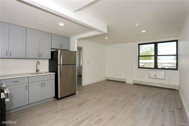 Main picture of 979 Summit Ave