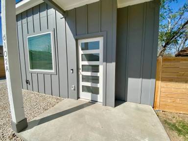 Main picture of 6102 Caddie St