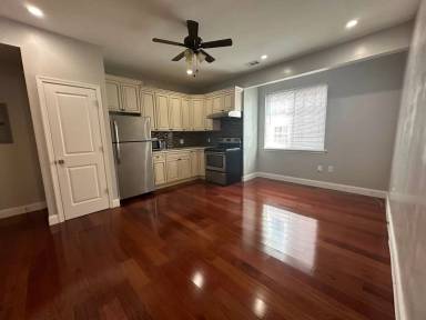 Main picture of 1342 Lombard St