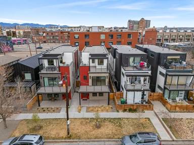 Main picture of 2451 Lawrence St