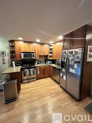 Main picture of 2036 N Larrabee St