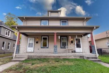 Main picture of 357 W 28th St