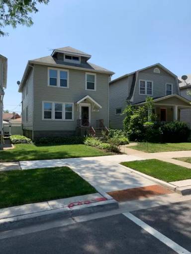 Main picture of 5829 W Peterson Ave
