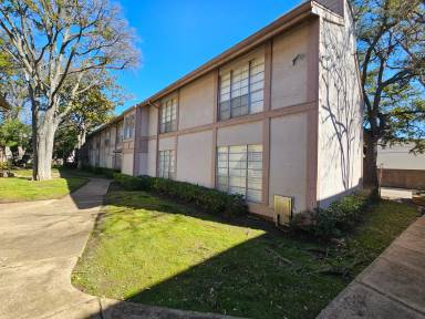 Main picture of 10580 High Hollows Dr