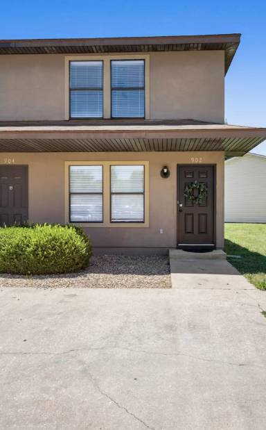 Main picture of 902 Durham Pl