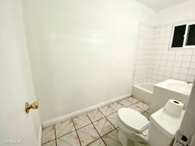 Main picture of 444 E 91st St