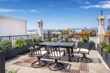 Main picture of 845 S St Andrews Pl