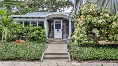 Main picture of 325 16th Ave NE