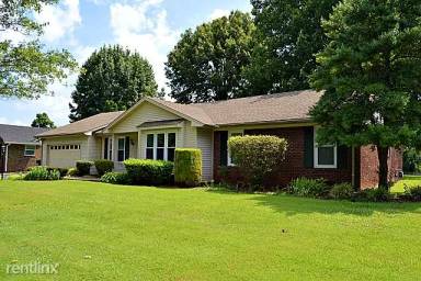 Main picture of 2620 Thompson Dr