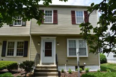 Main picture of 7001 Roslyn Ave