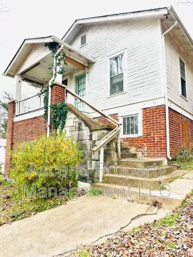 Main picture of 818 Gillespie Rd