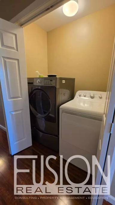 Main picture of 93 Floral St