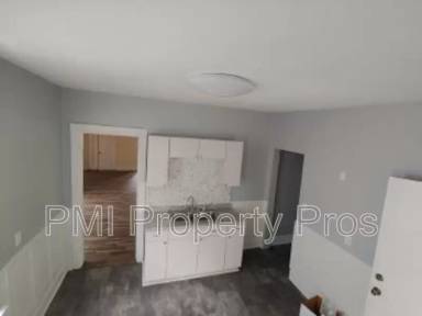 Main picture of 2224 N Holton St
