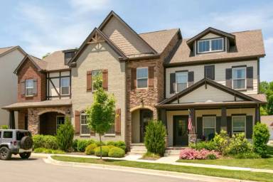 Main picture of 520 Vintage Green Ln