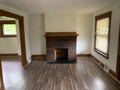 Main picture of 3650 E 105th St