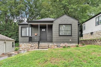 Main picture of 824 East St