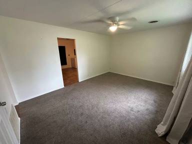 Main picture of 1700 W Granview Dr