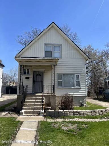 Main picture of 9839 S Beverly Ave