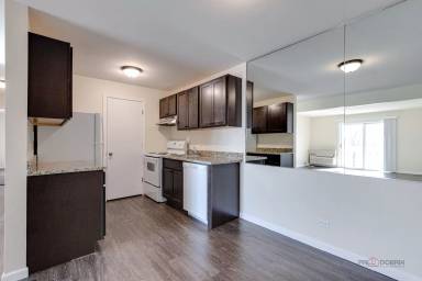 Main picture of 1359 W Maple Ave