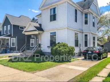 Main picture of 1012 Bridge St NW