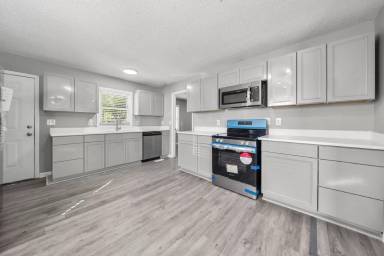 Main picture of 936 Holland Ave