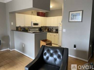 Main picture of 2103 Highcourt Ln