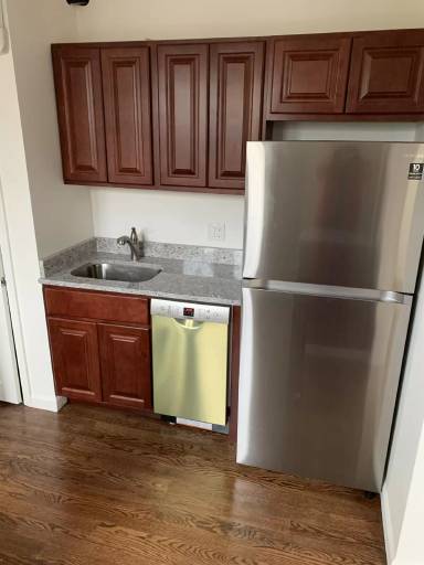 Main picture of 4 Garden Ct