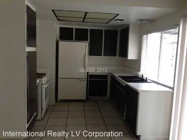 Main picture of 2571 Pacific Ave
