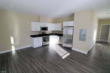 Main picture of 4 Mayflower Ave