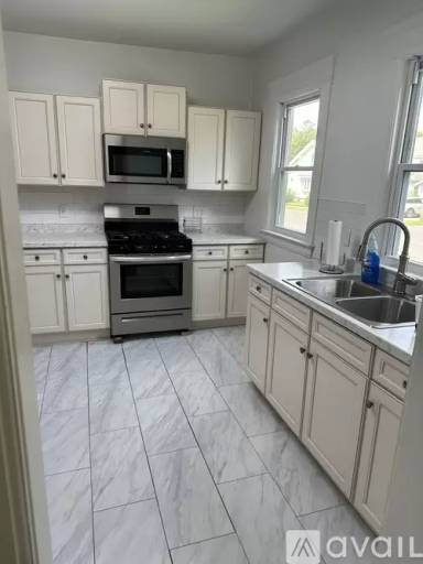 Main picture of 651 Dewitt St