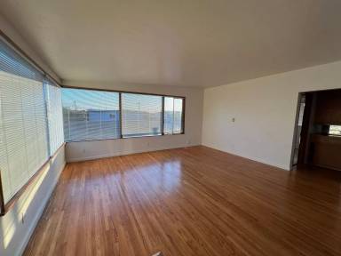 Main picture of 421-423 La Jolla St