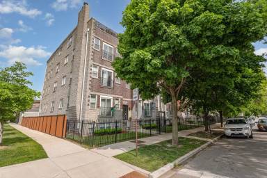 Main picture of 4850 S Champlain Ave