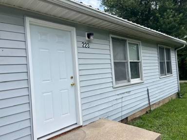 Main picture of 223 Sidney St