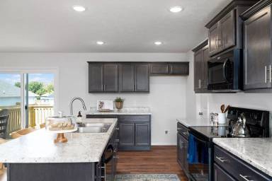 Main picture of 122 Pin Oak Dr