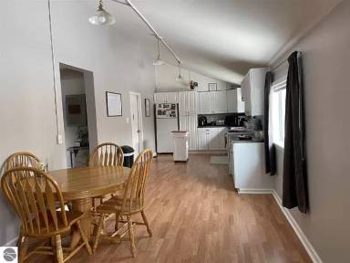 Main picture of 7634 Thomas St