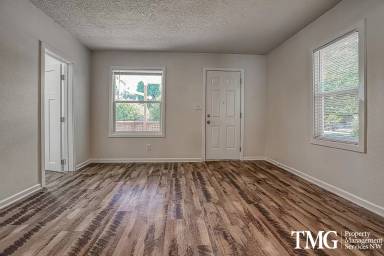 Main picture of 2500 Harney St